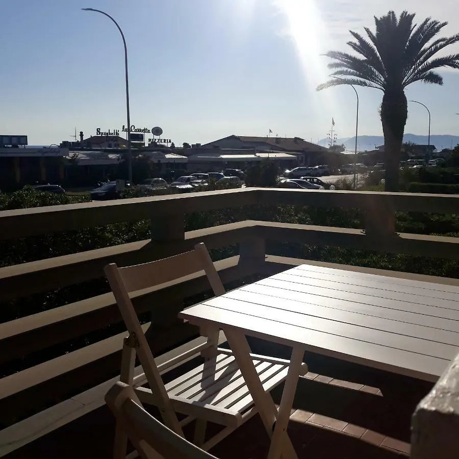 Pirata Apartment Marina di Massa Italy